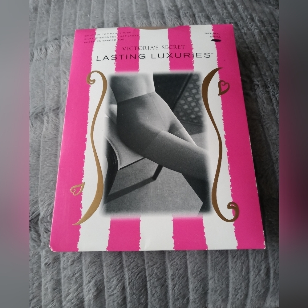 Victoria's Secret Lasting Luxuries control top pantyhose Natural Small New 3132R